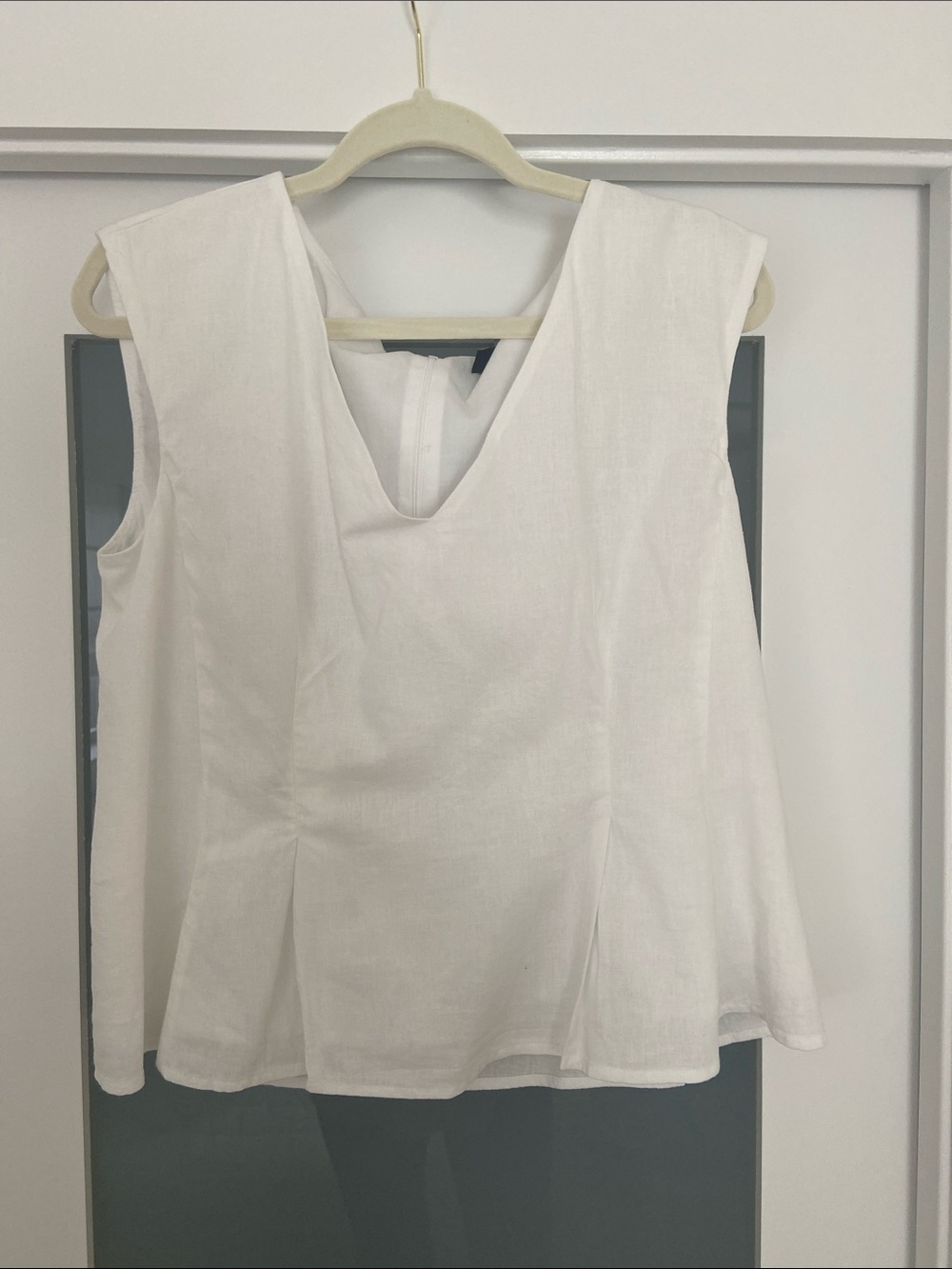 Ann Taylor White V-Neck Pleated Sleeveless Camisole